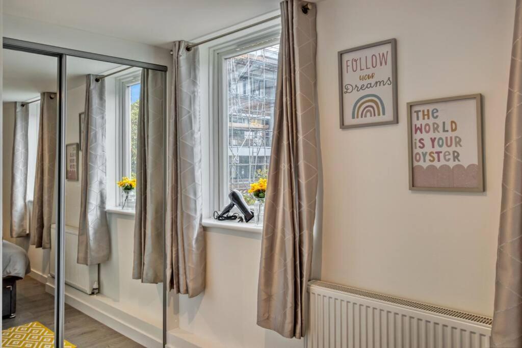 Appartamento Hidden Gem In Battersea W/ Free Parking Londra