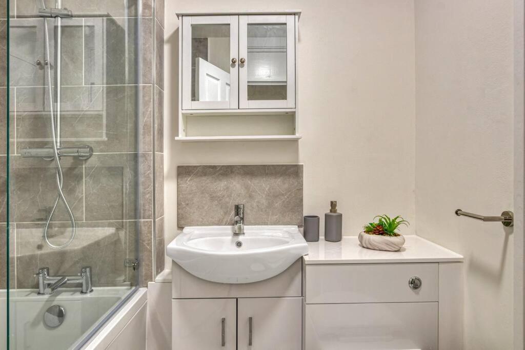 Hidden Gem In Battersea W/ Free Parking * Londra